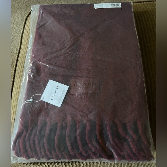 Coach Muffler With Rubber Patch nwt in packaging - Picture 2 of 3